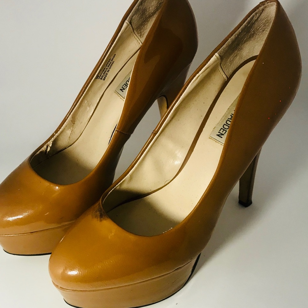 Like new tan Steven Madden Platform pumps